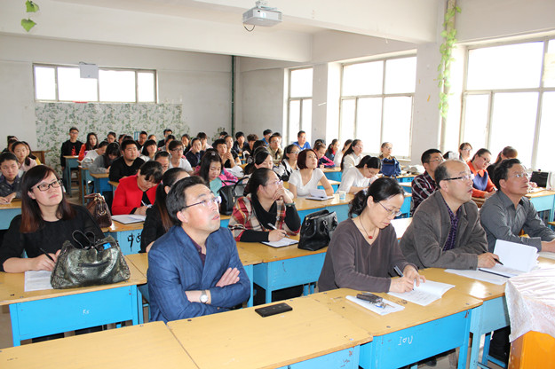 讲座现场.JPG